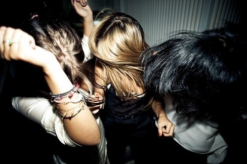 dancing-drunk-girls-part-party-Favim.com-45849_large.jpg