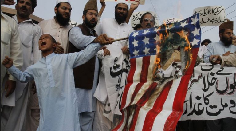 Farrakhan: ‘We Need To Put The American Flag Down’