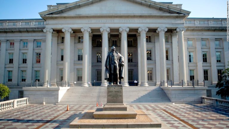 Government Employees Do NOT Pay Taxes