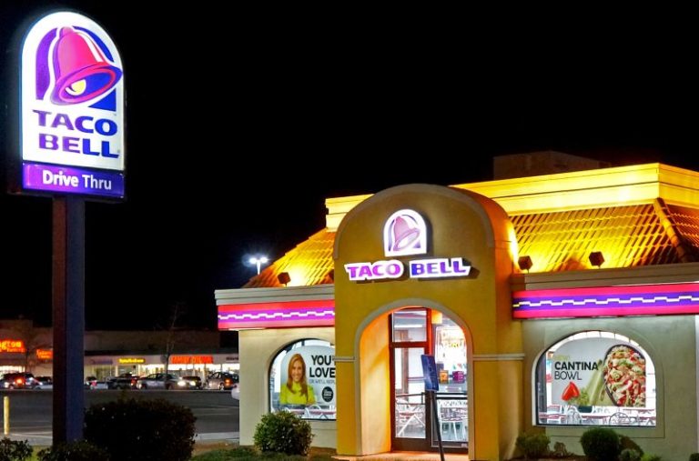 Taco Bell Employee Tells Cops: ‘I’m Not Serving You’